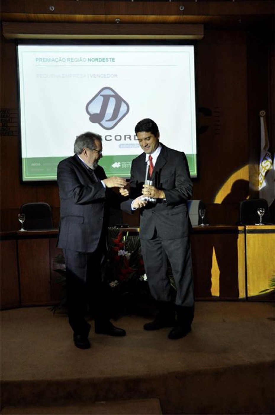 Giordano Cabral receives the first-place trophy in the Small Business category at the Northeast regional stage of the 2012 Finep Innovation Award from Renê Teixeira Barreira, Ceará's State Secretary for Science, Technology and Higher Education (official FINEP gallery)