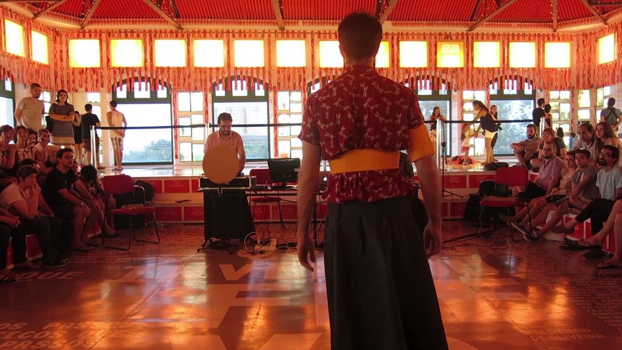 Espetáculo do Batebit e da Pachka no Paço do Frevo, com novos instrumentos para o frevo (2016)