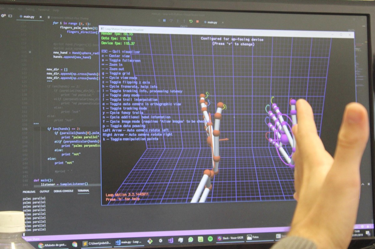 Captura de gestos das mãos em teste com o Voxar Labs