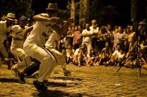 Instrumentos de dança e música do trabalho de João Tragtenberg, registrados no material do SBCM 2019