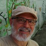 Uma imagem contendo homem, pessoa, chapu, parede

Descrio gerada automaticamente